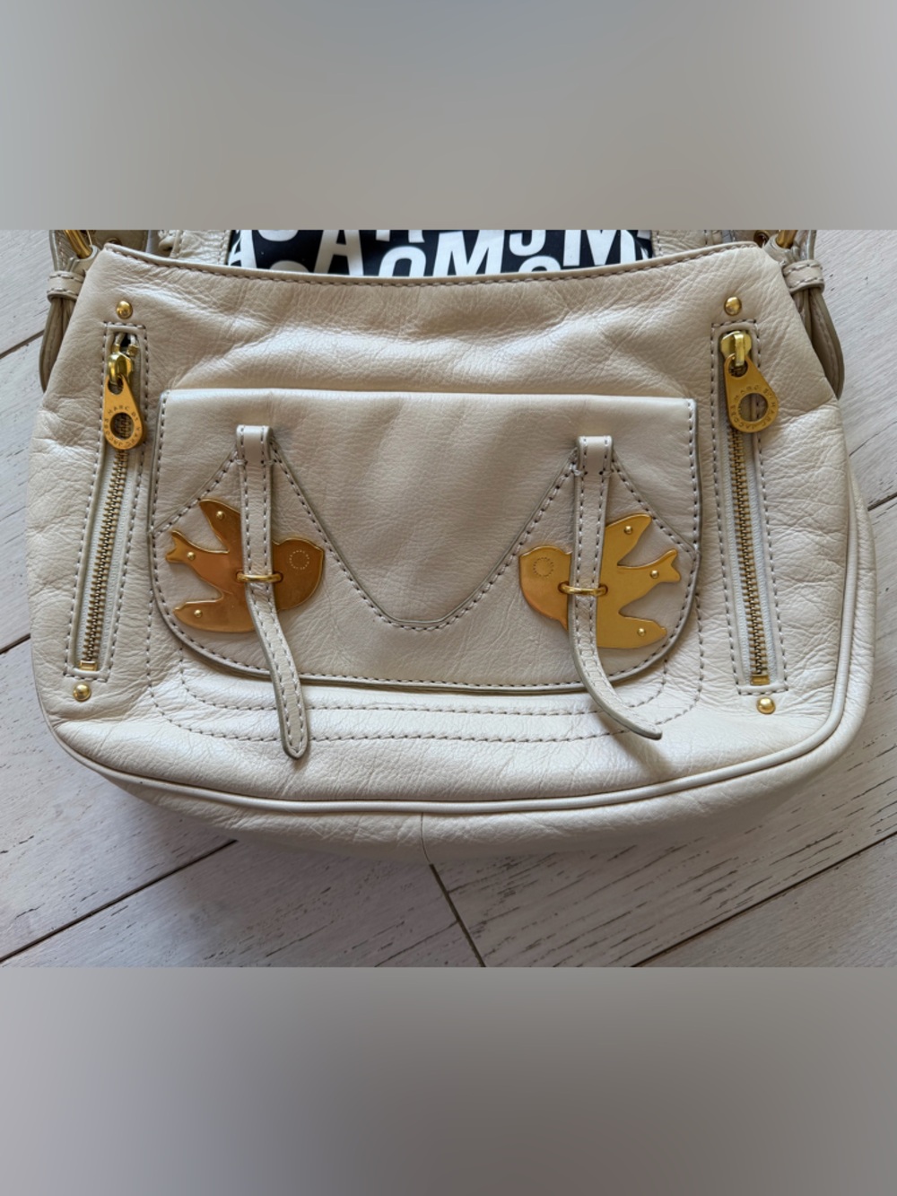 Marc Jacobs Cream Leather Shoulder Bag with Gold Hardware - Picture 5 of 11